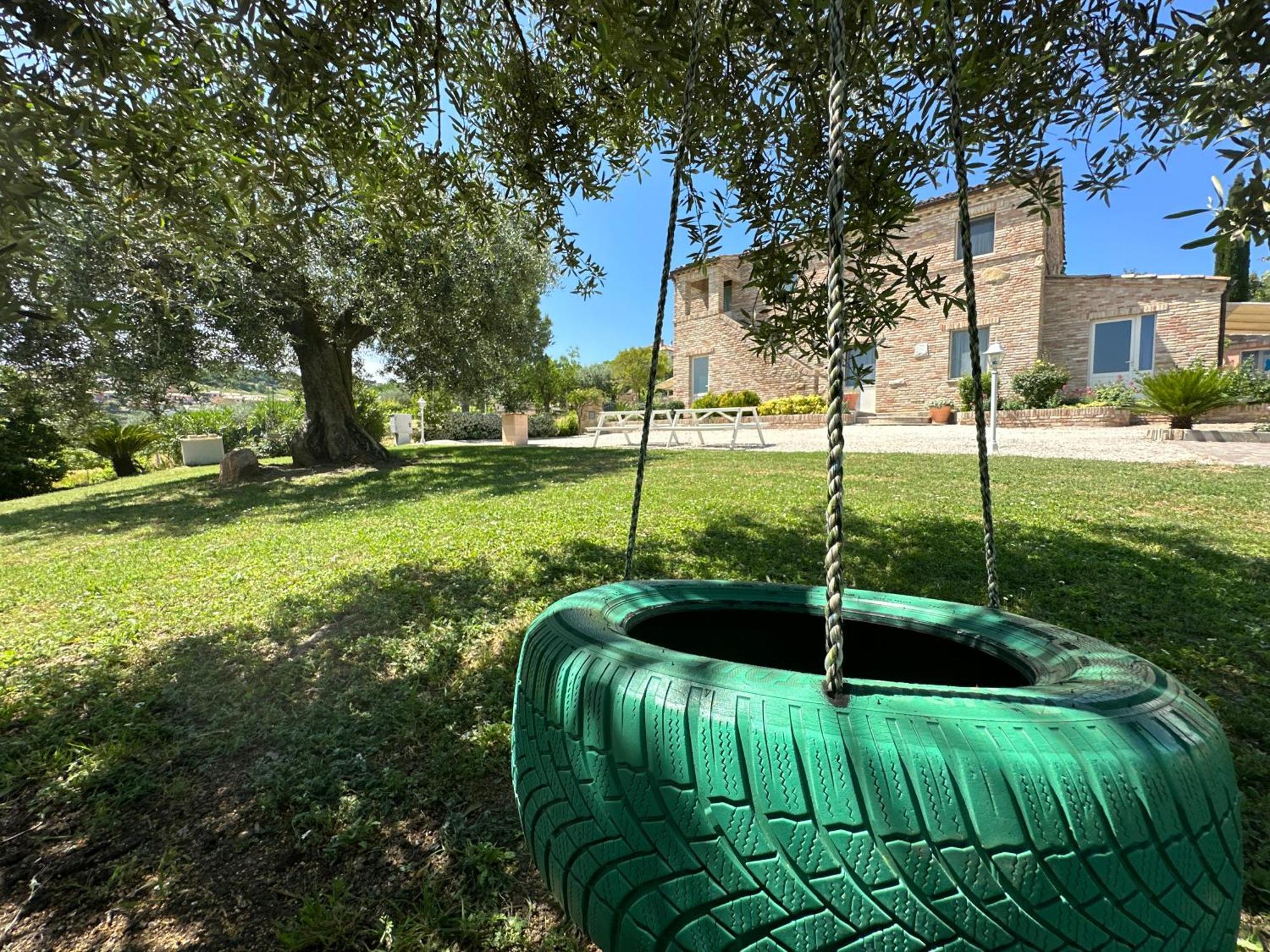 Agriturismo Case Al Sole Лорето Экстерьер фото