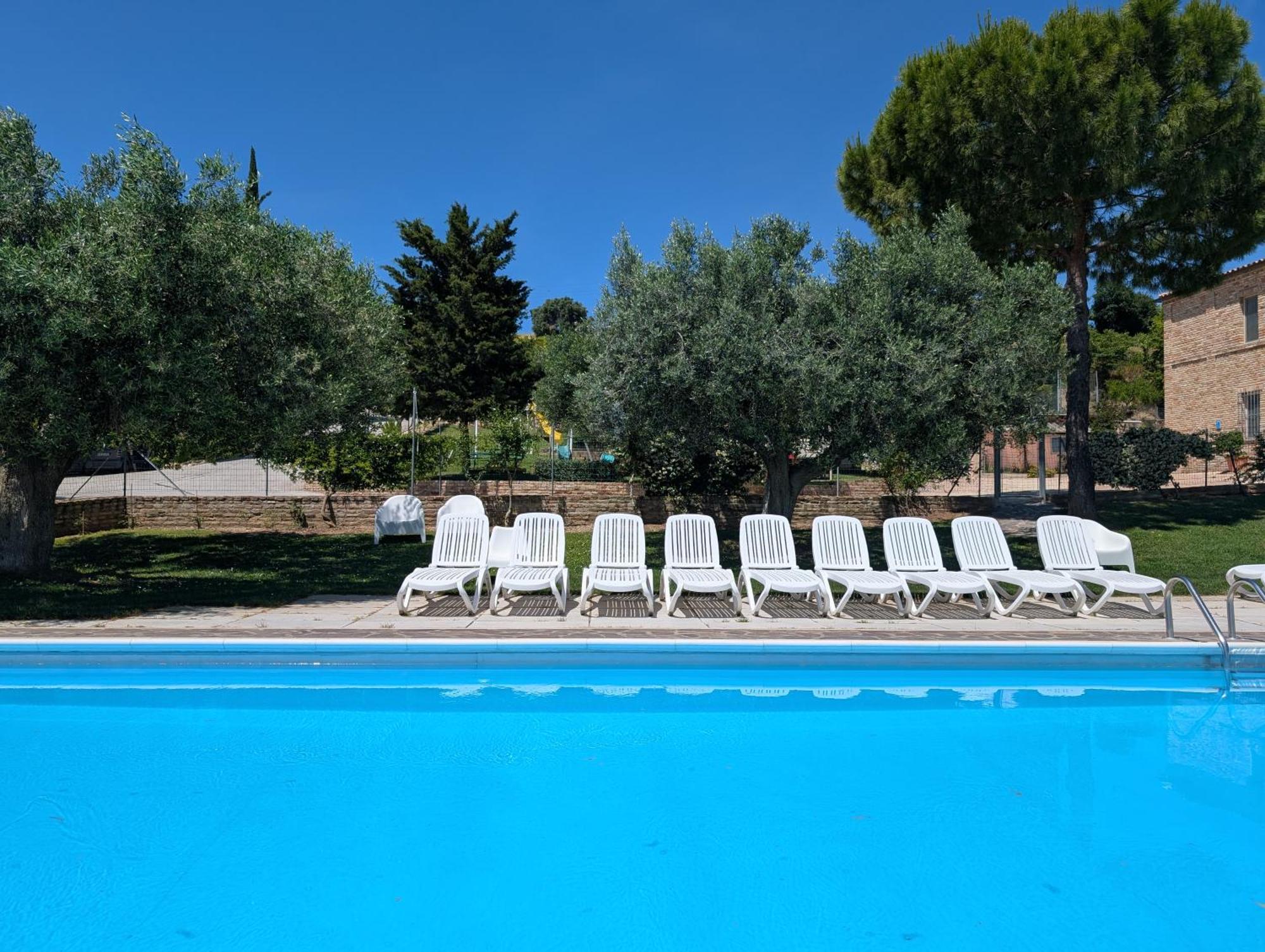 Agriturismo Case Al Sole Лорето Экстерьер фото